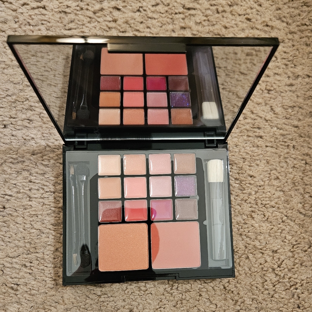 Avon Go Glam Palette - Multi-Color - Picture 4 of 6